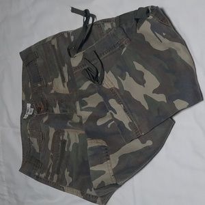 Cato camo cargo capri size 4